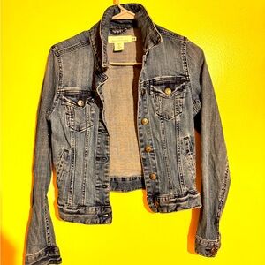 H&M Jean jacket size 4. No stains or rips like new